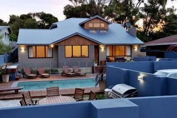 Waikiki Beach Bed Breakfast 2018 Room Prices 79 Deals Reviews Bbq Picnic Area Featured Image