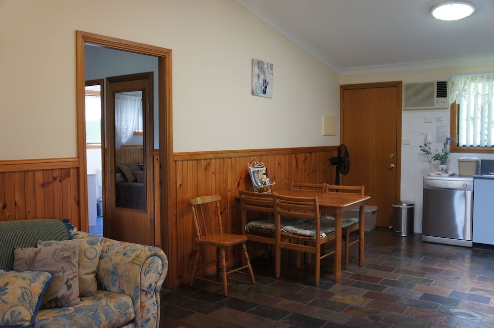 In-room dining, Bed & Breakfast at Kiama