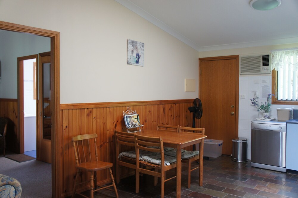 In-room dining, Bed & Breakfast at Kiama