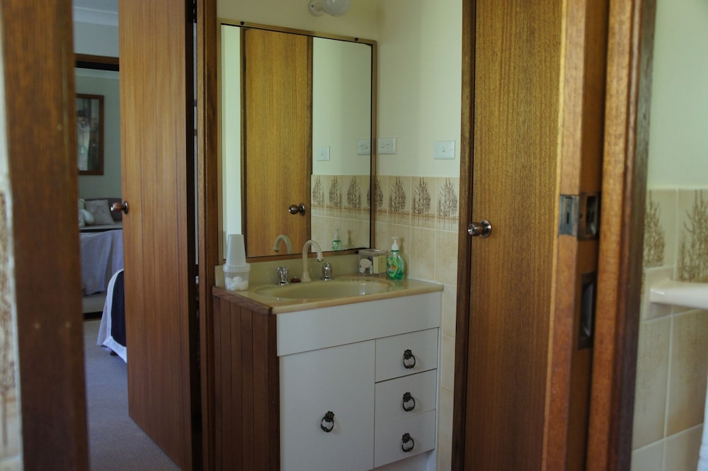 Bathroom amenities, Bed & Breakfast at Kiama