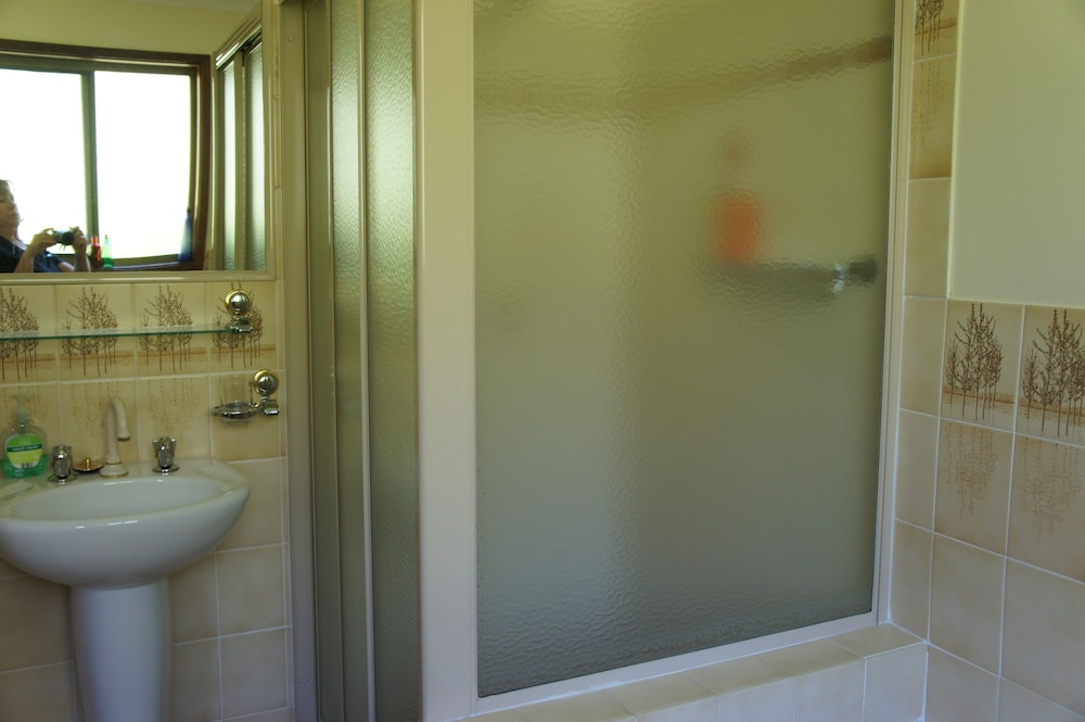 Bathroom shower, Bed & Breakfast at Kiama