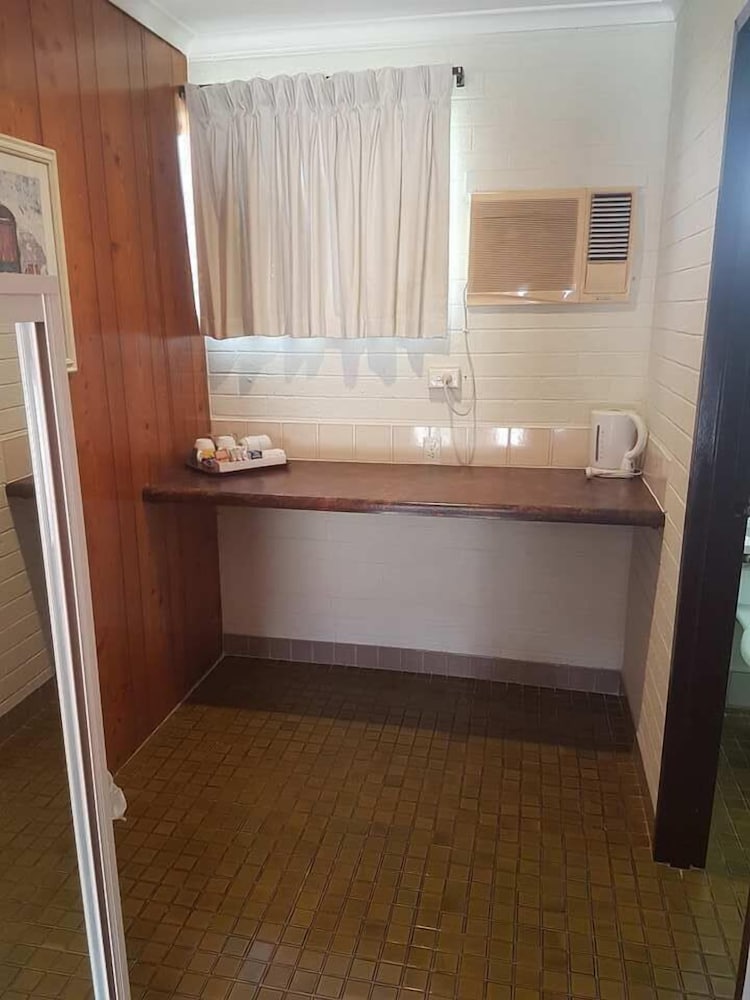 Private kitchenette, Bulahdelah Motor Lodge