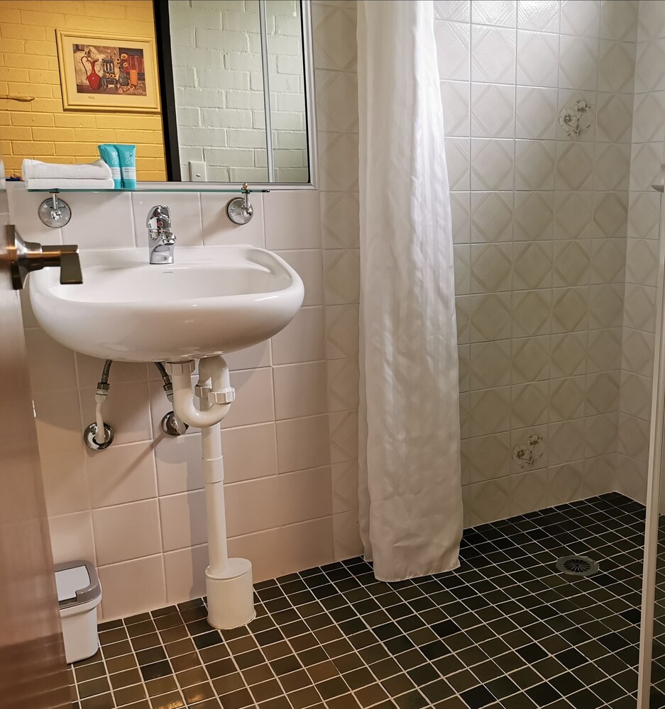 Bathroom, Bulahdelah Motor Lodge