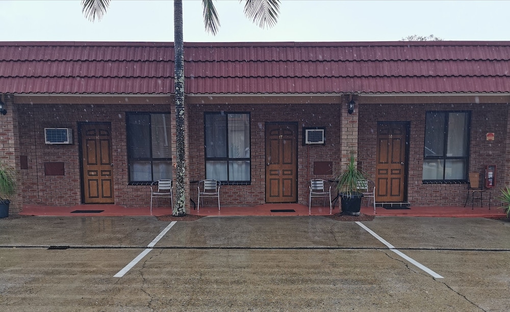 Parking, Bulahdelah Motor Lodge