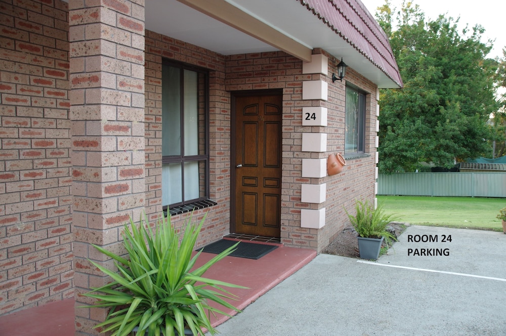 Parking, Bulahdelah Motor Lodge