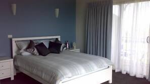 1 bedroom, rollaway beds, free WiFi, linens