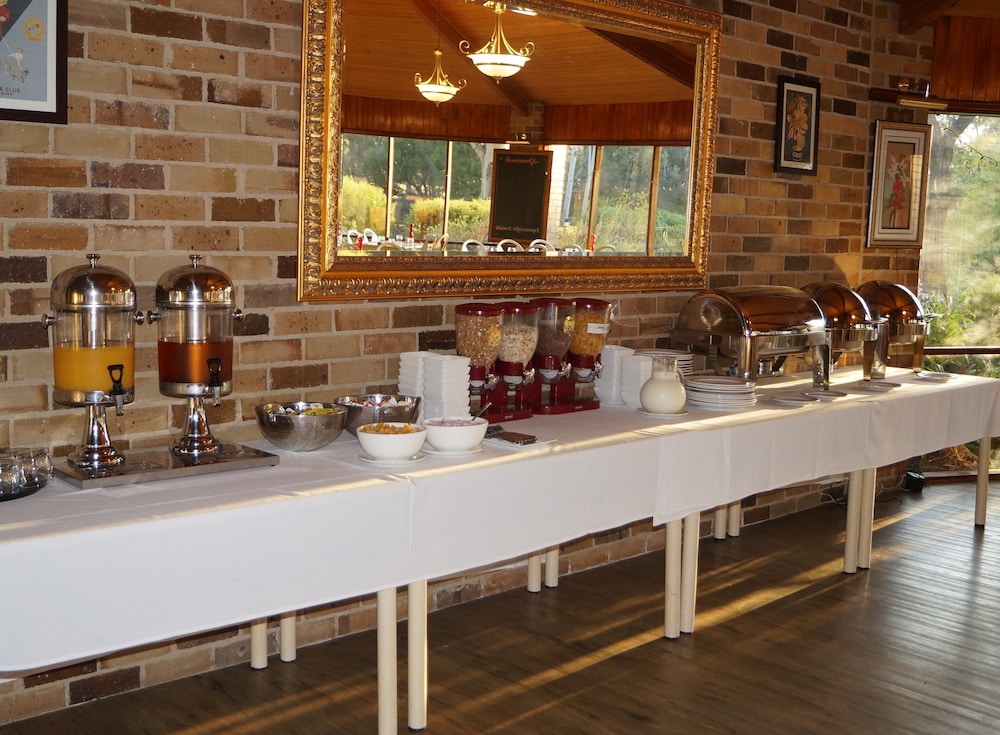 Breakfast buffet, Magdala Motor Lodge & Lakeside Restaurant