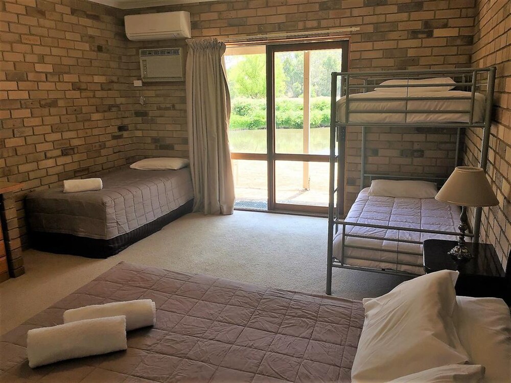 Room, Magdala Motor Lodge & Lakeside Restaurant