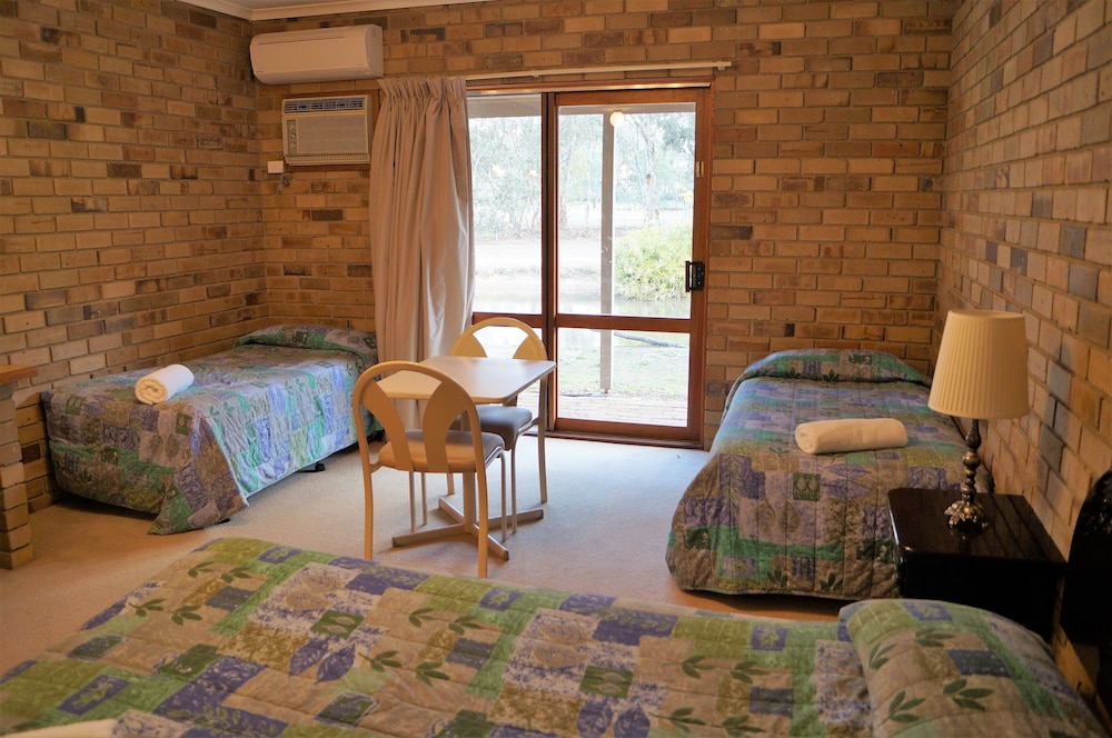 Magdala Motor Lodge & Lakeside Restaurant