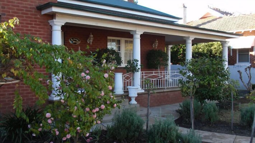 Rose Garden on Church BnB
