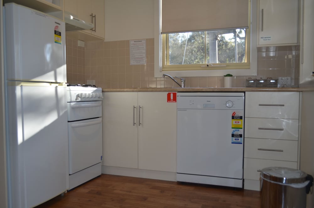 Private kitchen, Tasman Holiday Parks - Merool on the Murray