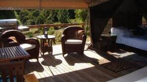 Individually decorated, individually furnished, linens