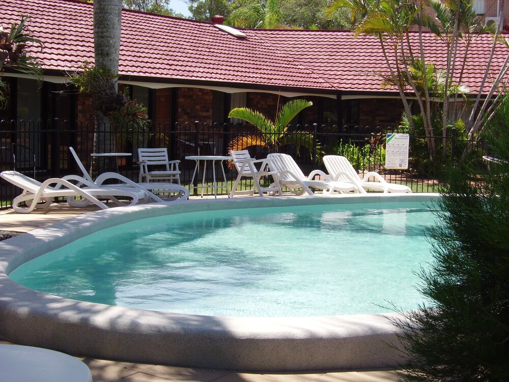 HERVEY BAY COLONIAL LODGE BEACHFRONT APARTMENTS