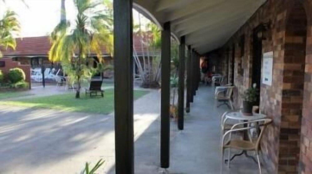 HERVEY BAY COLONIAL LODGE BEACHFRONT APARTMENTS