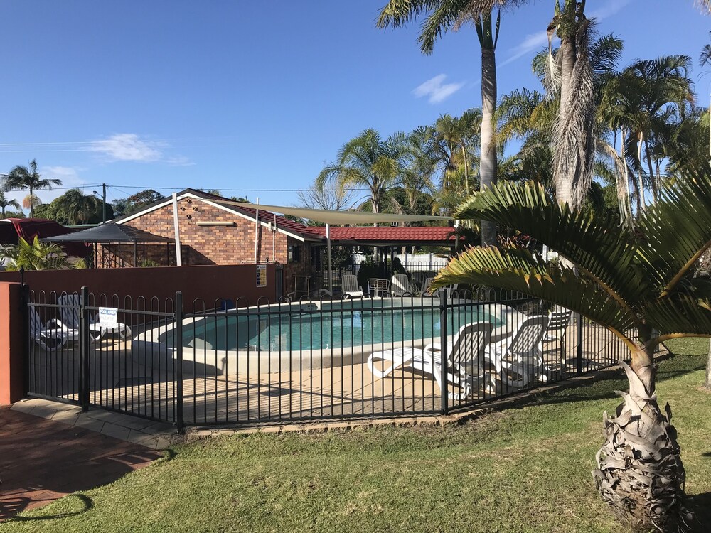 HERVEY BAY COLONIAL LODGE BEACHFRONT APARTMENTS