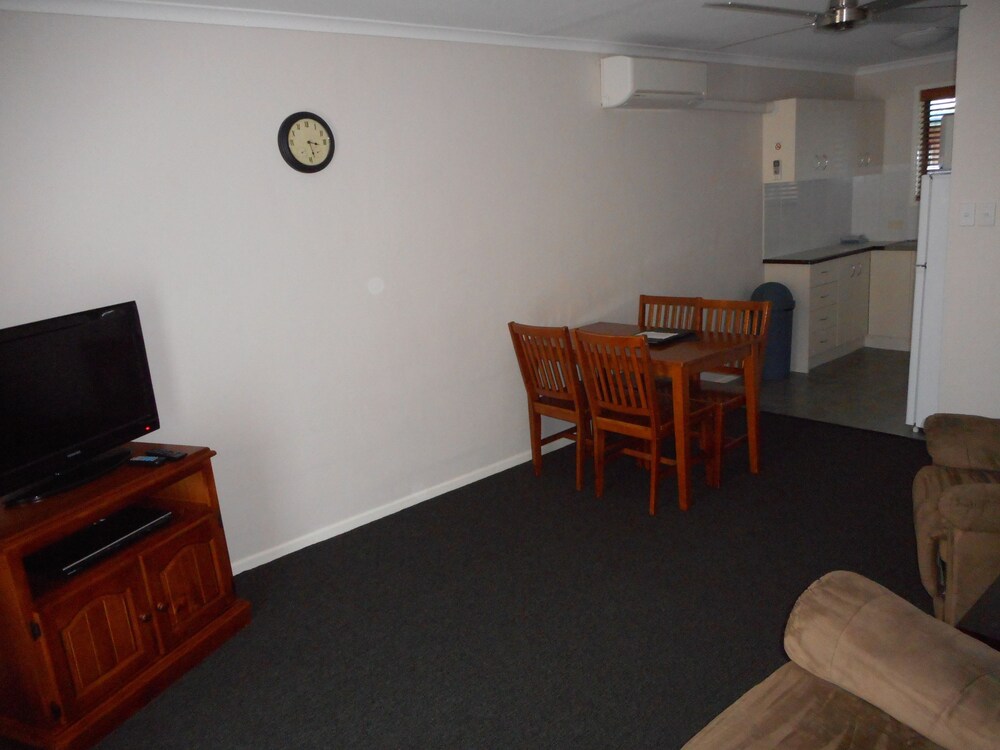 HERVEY BAY COLONIAL LODGE BEACHFRONT APARTMENTS