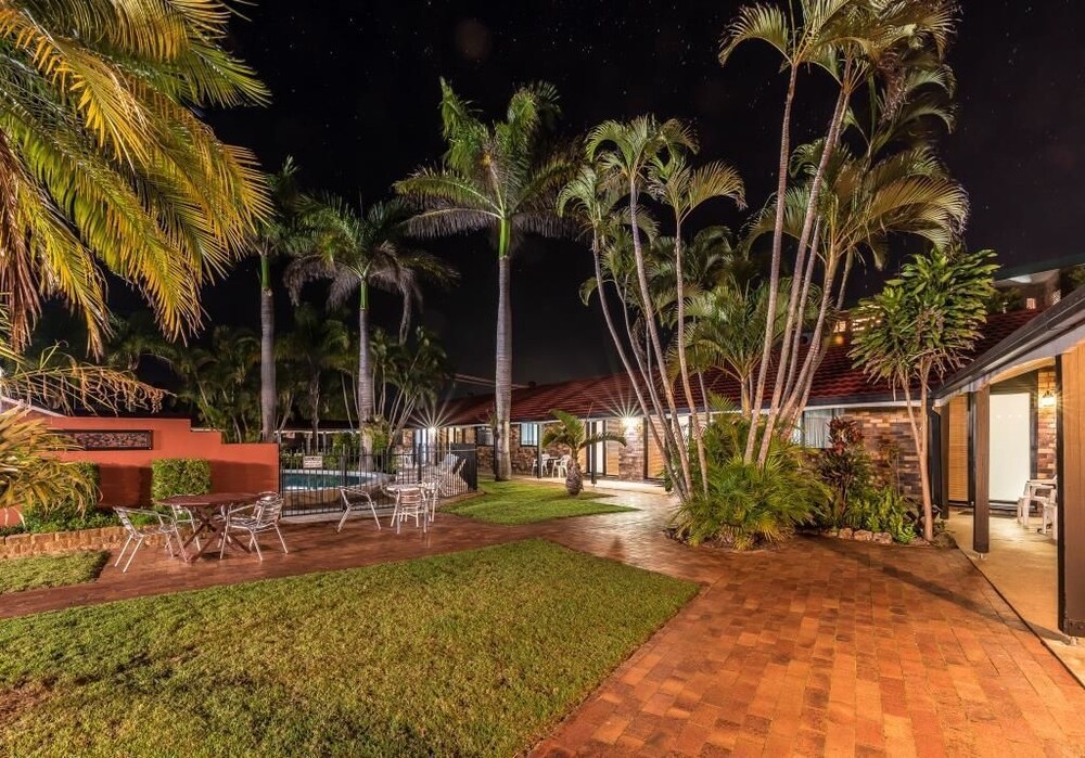 HERVEY BAY COLONIAL LODGE BEACHFRONT APARTMENTS