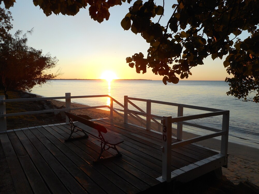 HERVEY BAY COLONIAL LODGE BEACHFRONT APARTMENTS