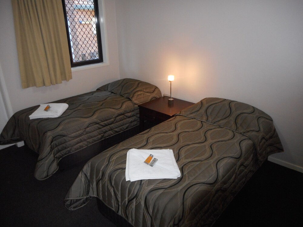 HERVEY BAY COLONIAL LODGE BEACHFRONT APARTMENTS