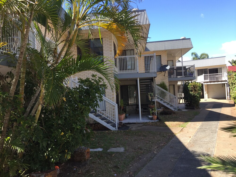 HERVEY BAY COLONIAL LODGE BEACHFRONT APARTMENTS