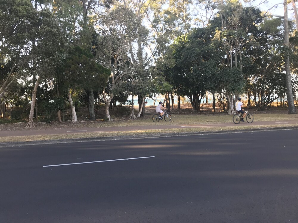 HERVEY BAY COLONIAL LODGE BEACHFRONT APARTMENTS