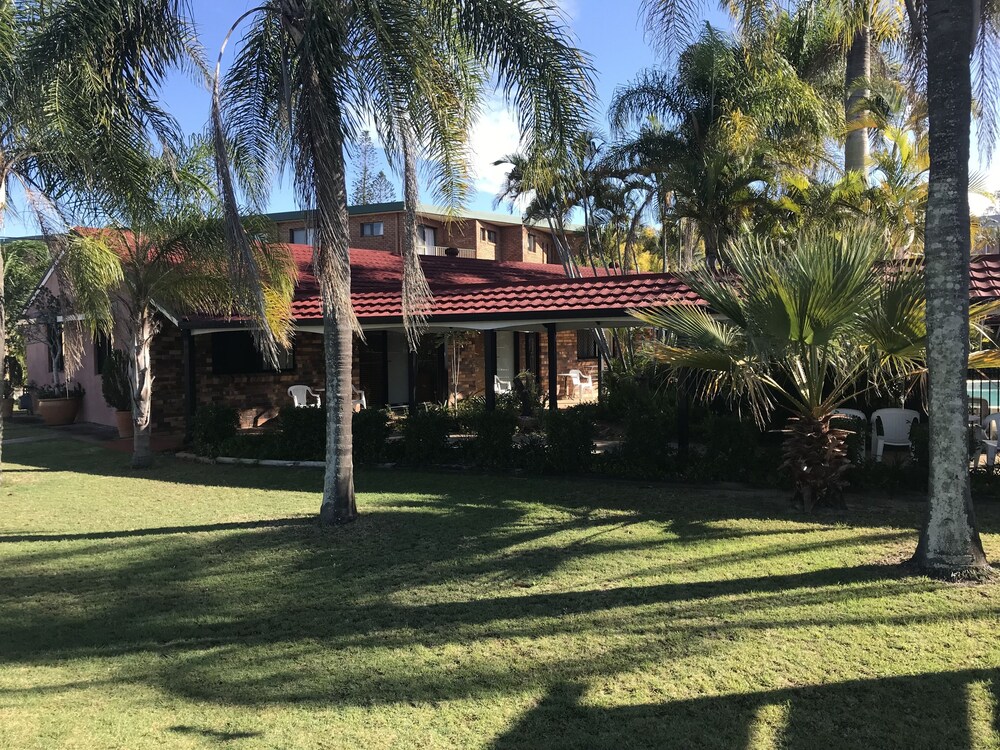 HERVEY BAY COLONIAL LODGE BEACHFRONT APARTMENTS