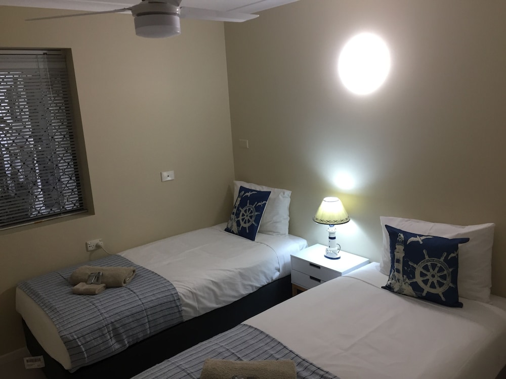 HERVEY BAY COLONIAL LODGE BEACHFRONT APARTMENTS