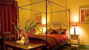 Premium bedding, individually decorated, individually furnished, desk