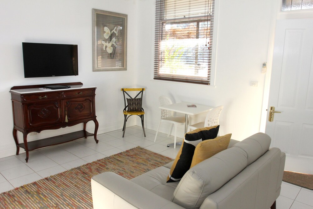CocknBull Boutique Hotel