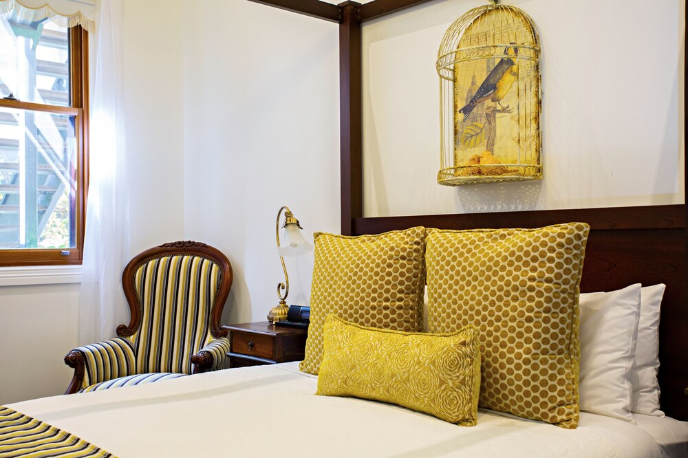 CocknBull Boutique Hotel