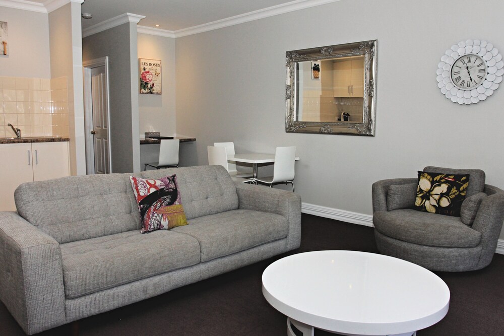 CocknBull Boutique Hotel