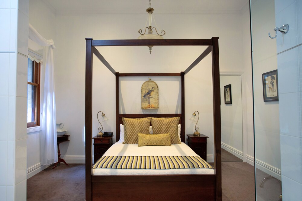 CocknBull Boutique Hotel