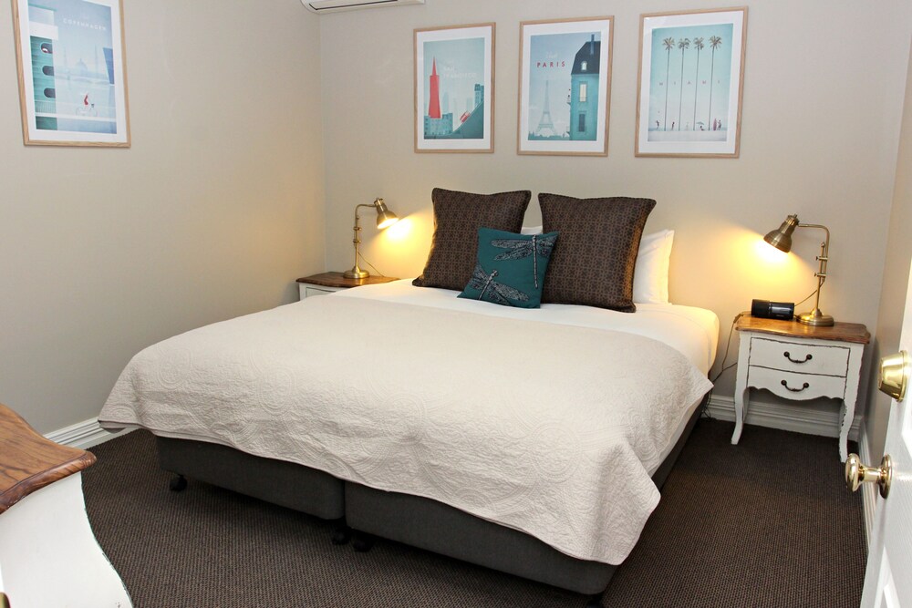 CocknBull Boutique Hotel