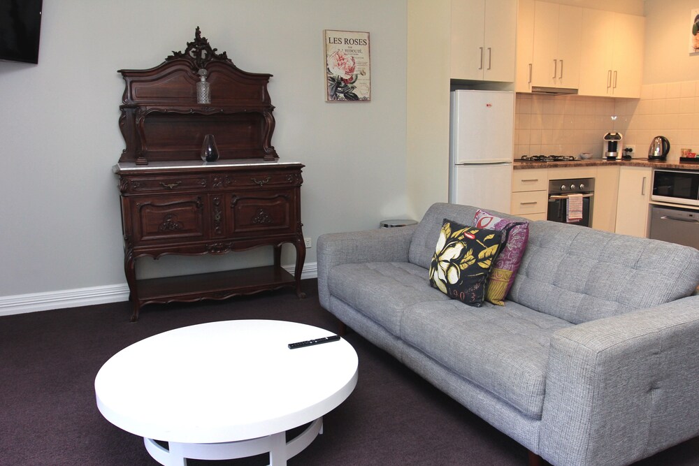 CocknBull Boutique Hotel