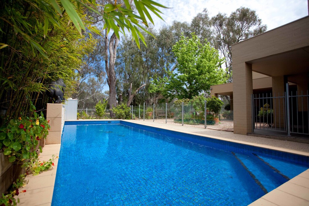 Outdoor pool, CocknBull Boutique Hotel