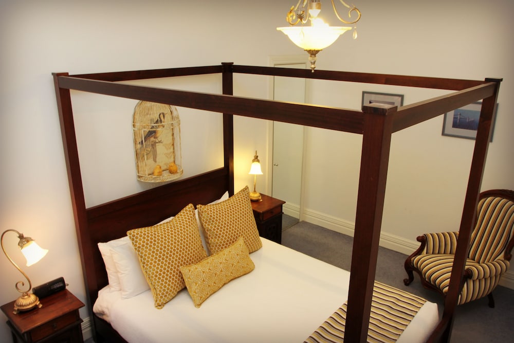 CocknBull Boutique Hotel
