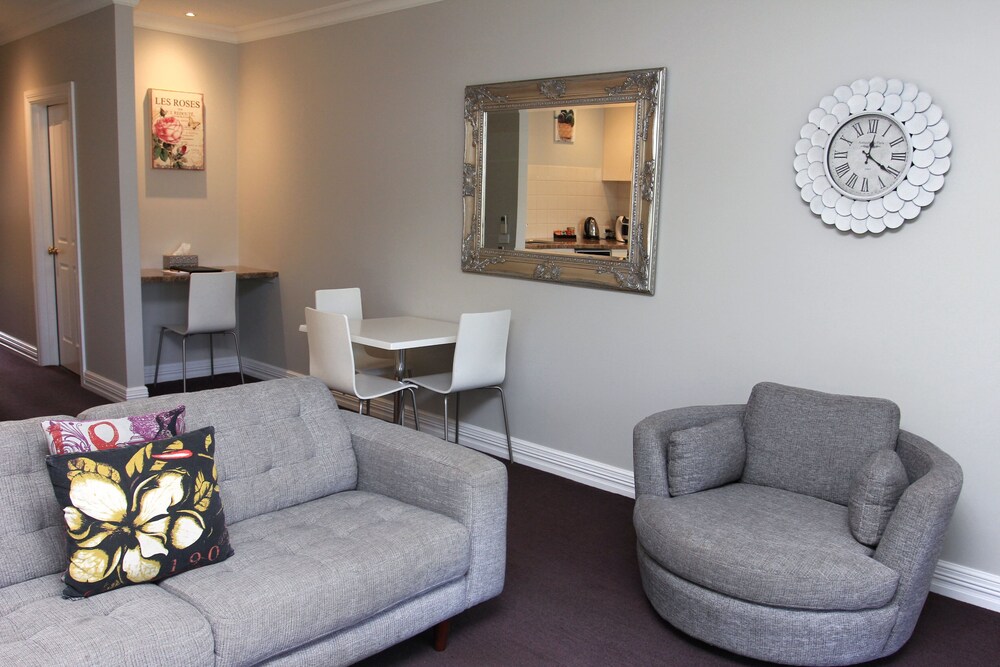 CocknBull Boutique Hotel