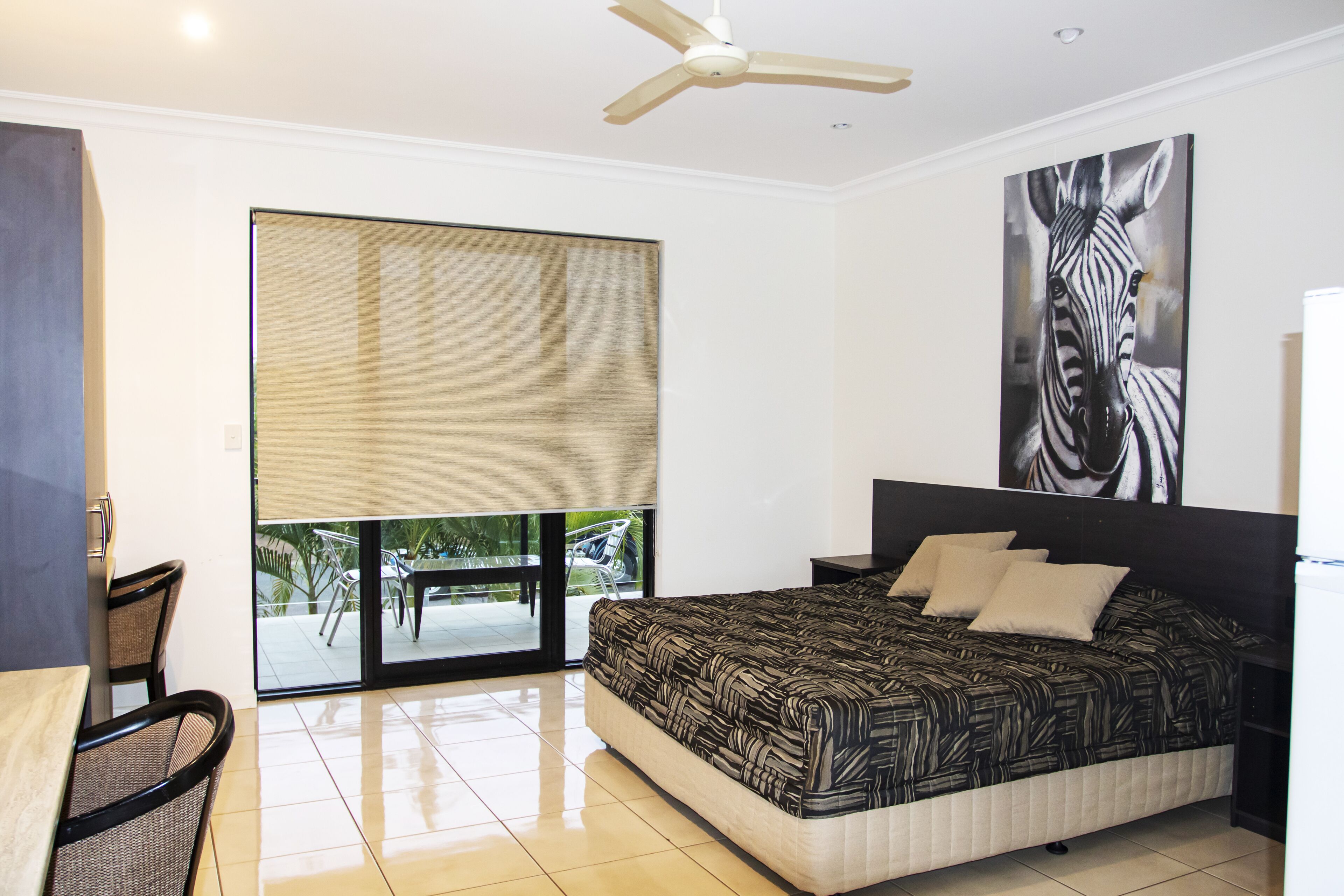 Emerald Western Gateway Motel