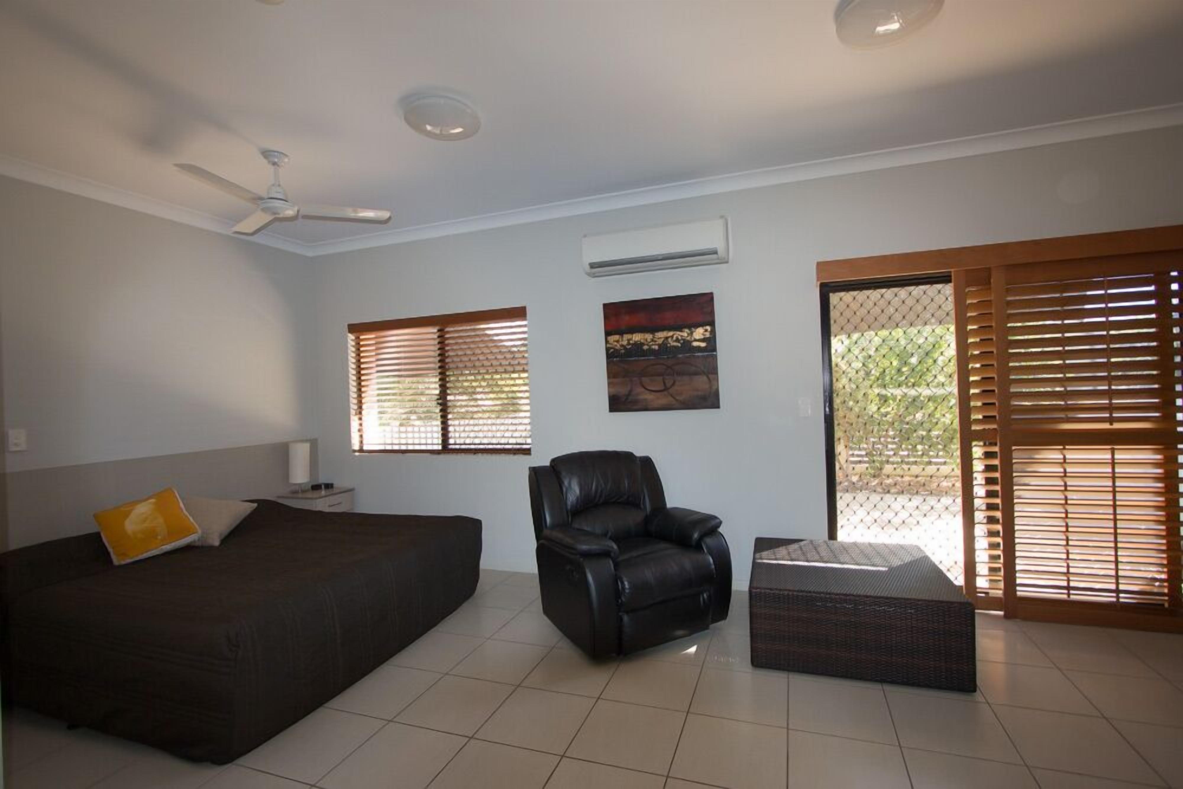 Emerald Western Gateway Motel