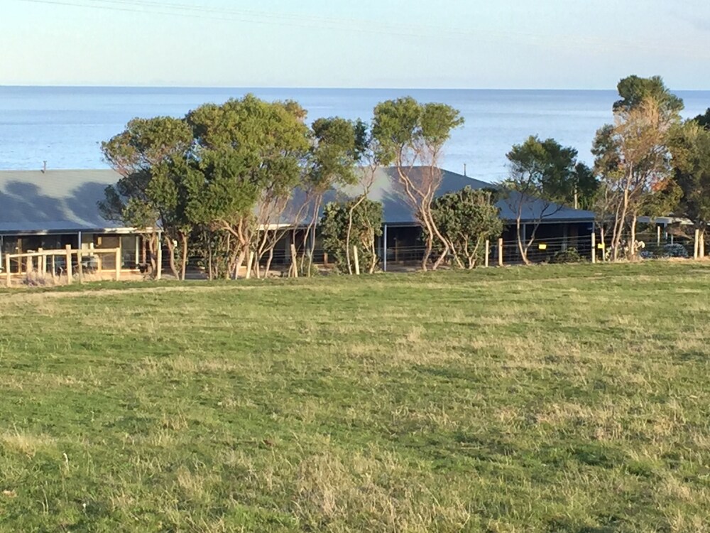 Skenes Creek Lodge Motel and Restaurant