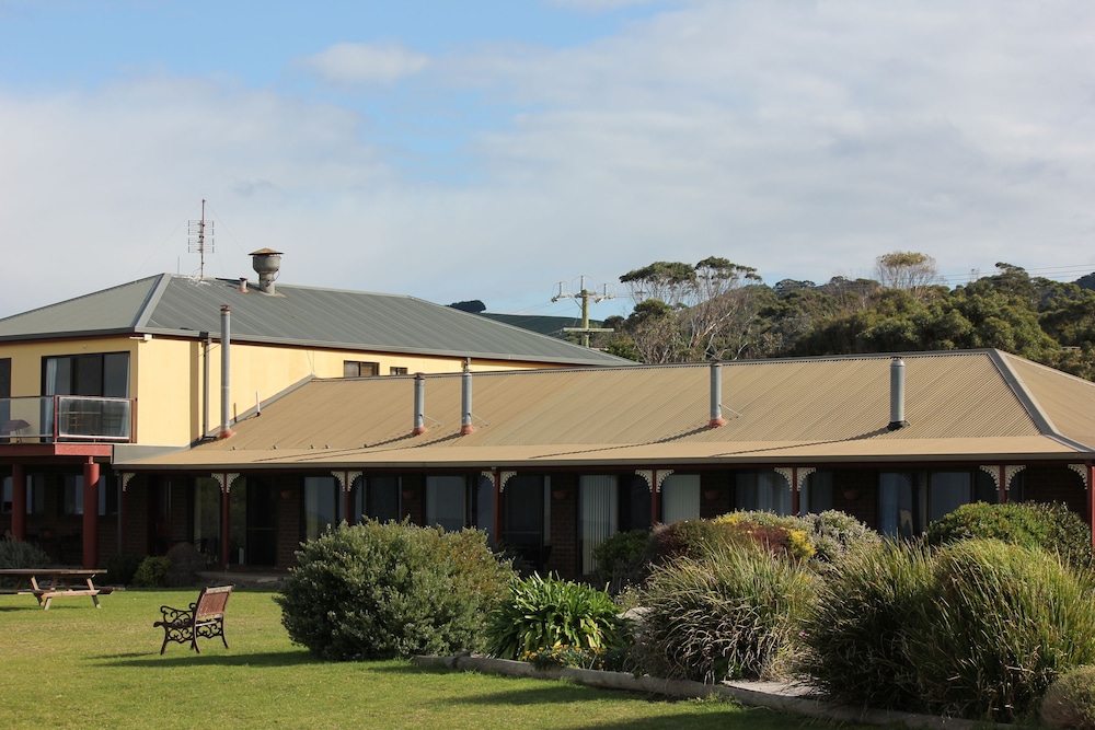 Skenes Creek Lodge Motel and Restaurant