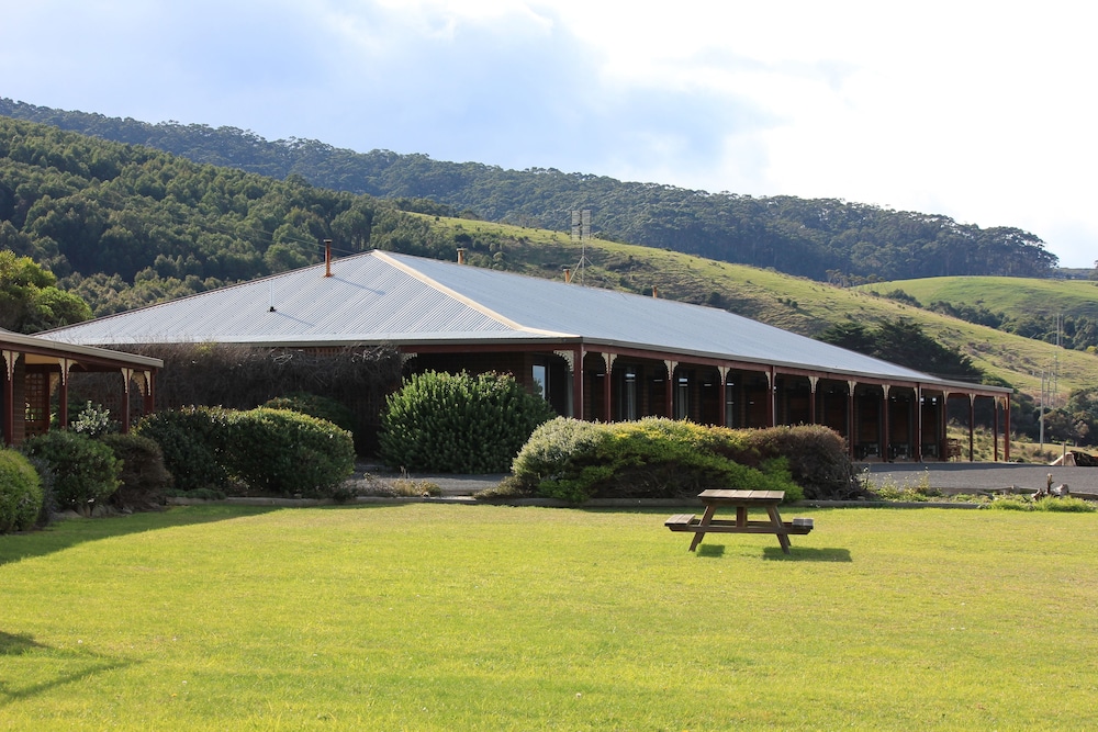 Skenes Creek Lodge Motel and Restaurant