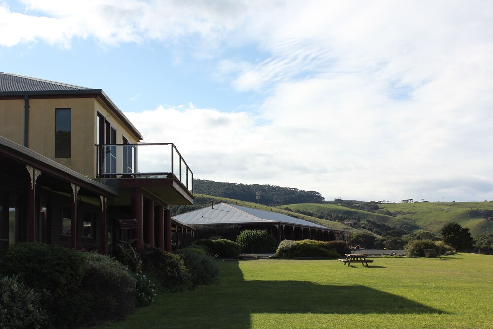 Skenes Creek Lodge Motel and Restaurant