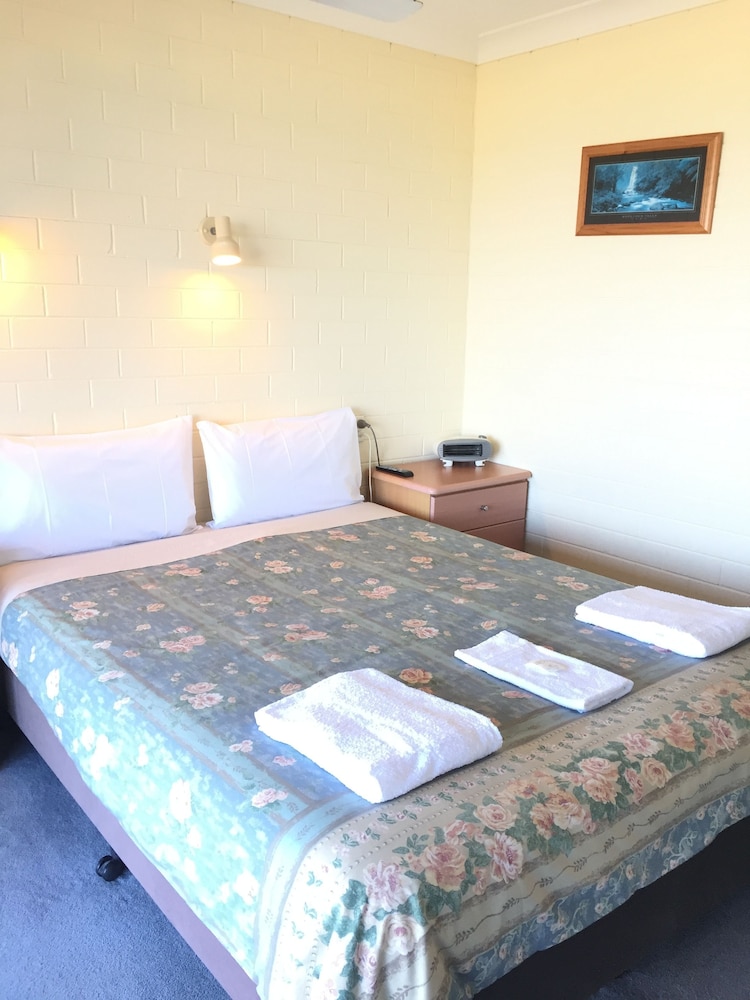 Skenes Creek Lodge Motel and Restaurant