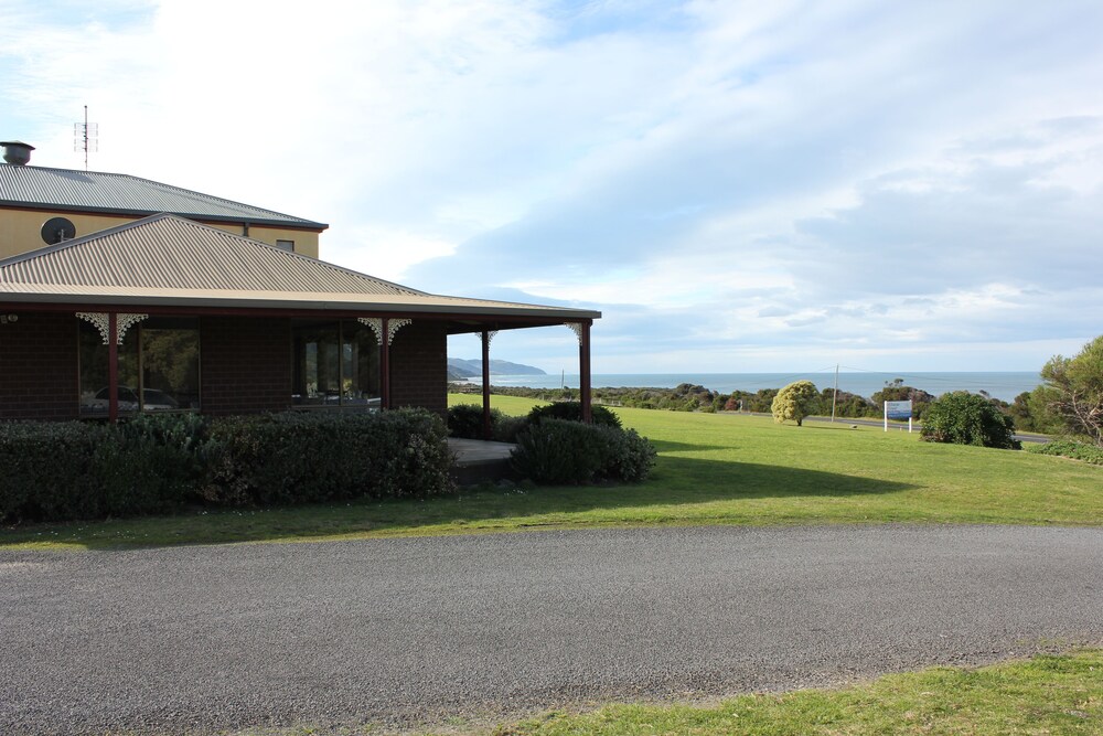 Skenes Creek Lodge Motel and Restaurant