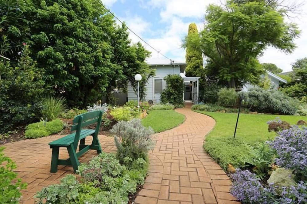 Jacaranda Guest House