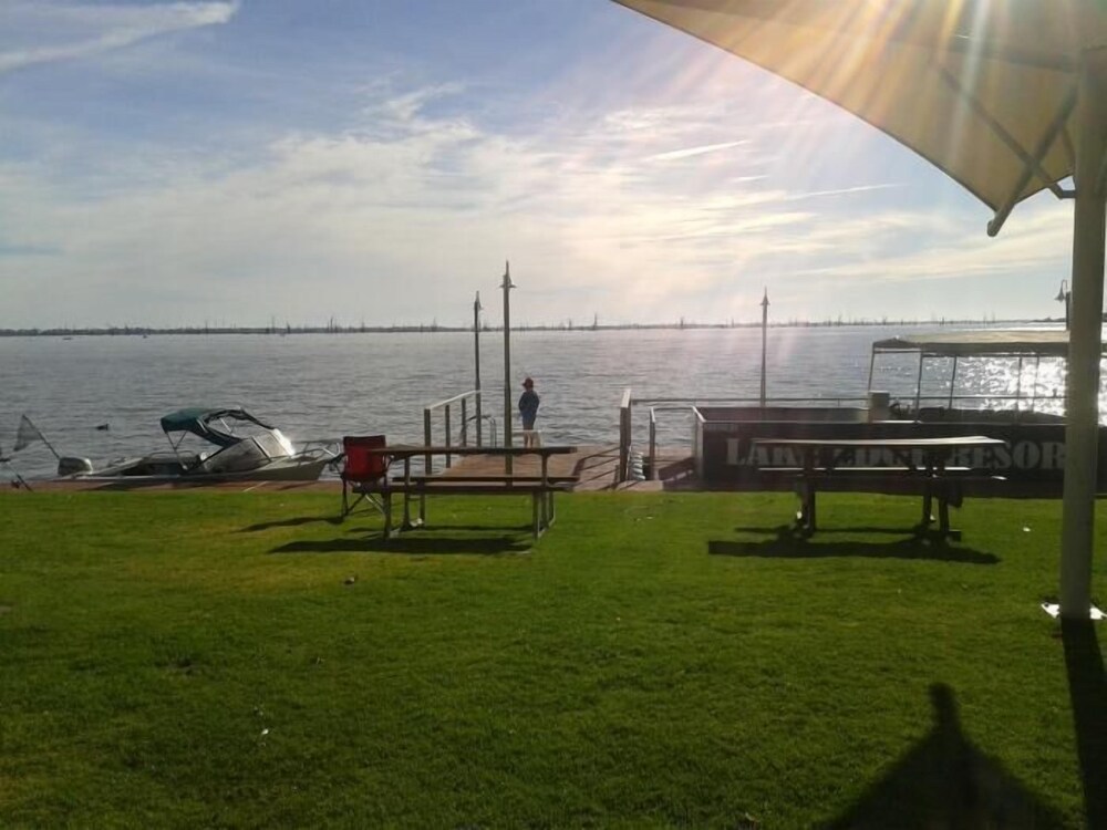 Lake Edge Resort