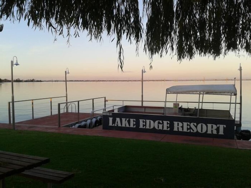Lake Edge Resort