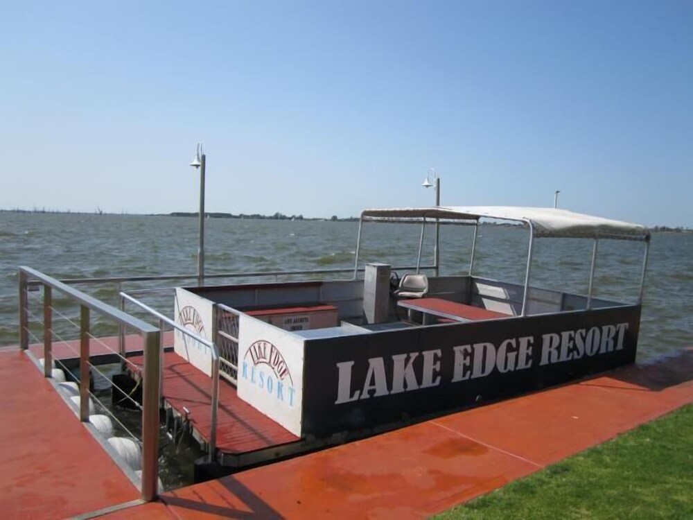 Lake Edge Resort