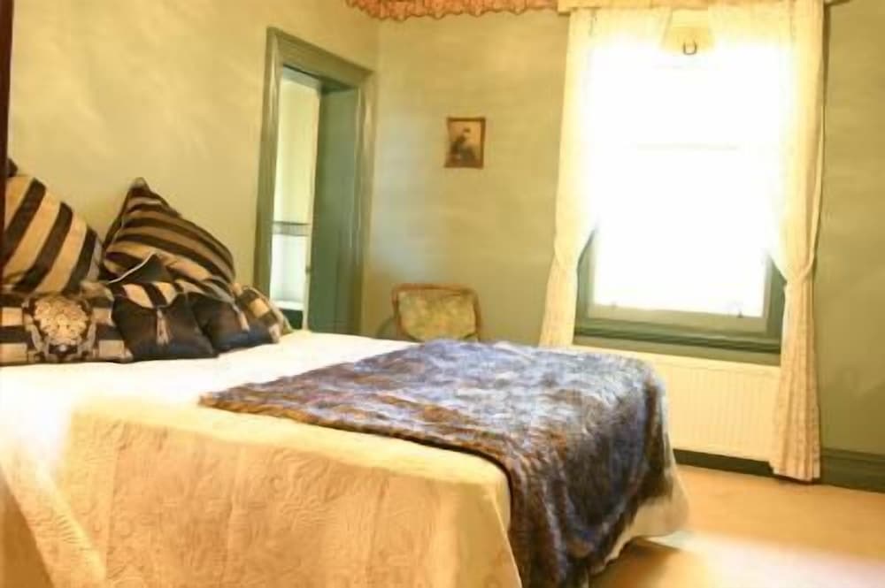 Tara House Bed and Breakfast